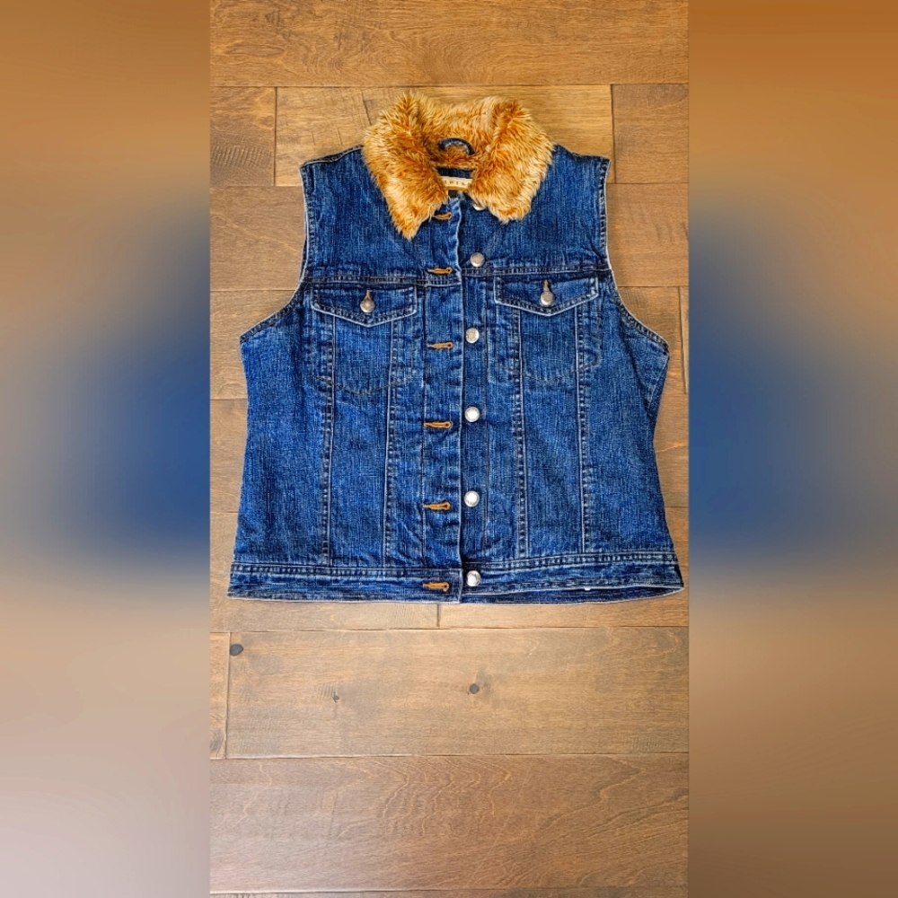 Womens Size Medium Wrangler Outerwear Fur Vest, Jean Vest, Jean Jacket